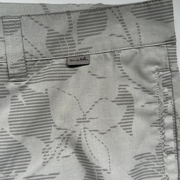 Travis Mathew Gray Flat Front Shorts Classic Casual Design - Picture 2 of 7